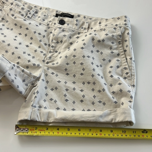 (10) Banana Republic Shorts - Picture 6 of 10